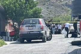 Policías municipales y personal de la Fiscalía General del Estado acudieron al domicilio para realizar las primeras diligencias e iniciar la investigación.