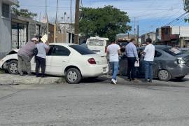 Fue el cruce de las calles Otilio González y Río Grijalva el lugar del accidente donde dos vehículos colisionaron, dejando a varios pasajeros heridos.