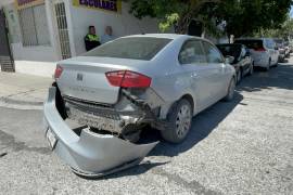 El conductor de un vehículo Seat Toledo, identificado como probable responsable, habría invadido la vía de preferencia del motociclista al intentar incorporarse a la circulación.