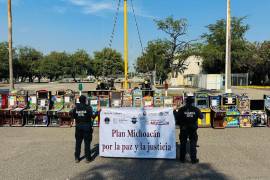 La Fiscalía General del Estado de Michoacán aseguró 98 máquinas tragamonedas en cateos en Lázaro Cárdenas, Michoacán por investigaciones de extorsión y delitos contra la salud.