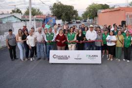 La alcaldesa Sara Irma Pérez Cantú entregó la calle Josefina Flores copletamente rehabilitada.