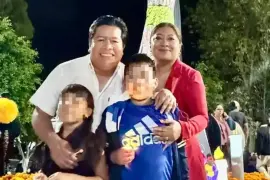 Mateo Hernández López, alcalde de Tecamachalco Puebla, junto a su familia y su hijo desaparecido, Mateo Hernández.