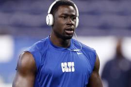El ex integrante de los Indianapolis Colts se convirtió en el primer ex jugador de la liga expulsado del país por las autoridades migratorias.
