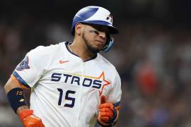 El tercera base arrancó su camino con los Astros tras descartar su participación en el Clásico Mundial de Beisbol.