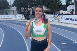 La velocista saltillense obtuvo plata en el relevo mixto 4x400 metros junto a la Selección Mexicana.