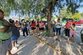 Los padres señalaron que han buscado la intervención de autoridades educativas y municipales para atender las condiciones de la escuela.