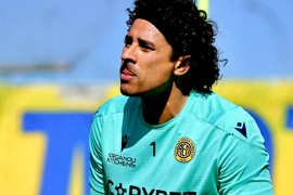 Guillermo Ochoa tuvo su primer partido como titular con AEL Limassol, pero su equipo cayó 5-0 ante el AC Omonia en la jornada 4 de la Primera División de Chipre.