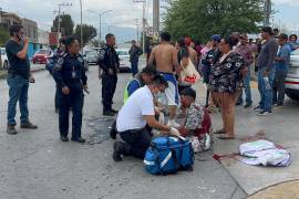 La mujer embarazada presentó una lesión leve en el tobillo y no requirió traslado, el joven presentó sangrado abundante.
