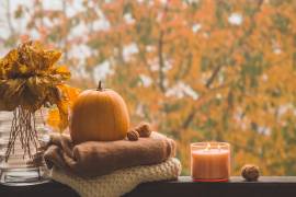 Los aromas más típicos para esta temporada del año son los aromas especiados y dulces, los que crean un ambiente de otoño que nos recuerda la calidez.