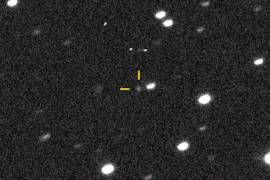 El objeto interestelar 31/ATLAS genera debate en la comunidad científica y teorías de conspiración. Avi Loeb, de Harvard, sugiere que su resplandor podría indicar un origen distinto al de un simple cometa.