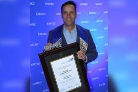 El empresario Juan Carlos Guerra López Negrete fue reconocido con el Premio al Mérito Exatec Campus Saltillo 2021.