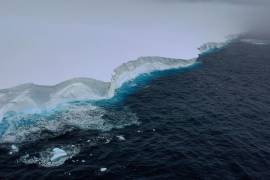 El A23a, considerado, iceberg más grande y más antiguo del mundo, está a la deriva por el océano Antártico tras desprenderse, dio a conocer la British Antarctic Survey