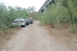 Elementos de rescate trabajaron durante más de dos horas para liberar el cuerpo del conductor, quien quedó atrapado entre los restos del vehículo.