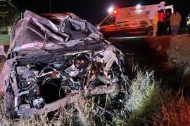 El vehículo GWM terminó con severos daños tras volcar sobre el bulevar Fundadores.