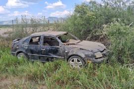 La carretera estatal 24 Monclova-Candela registró dos hechos de alto impacto: una muerte que es investigada y una volcadura que dejó cinco personas lesionadas.