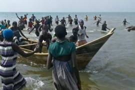 Al menos nueve muertos al hundirse un barco en Uganda; viajaba un equipo de fútbol