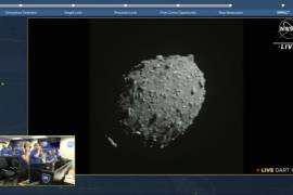 En esta imagen, tomada de una transmisión en vivo de la NASA el lunes 26 de septiembre de 2022, la nave Dart se encamina directamente al asteroide Dimorfo.