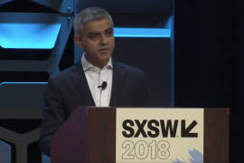 Facebook y Twitter alimentan las divisiones sociales: Sadiq Khan en SXSW