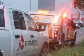 Desde las 03:00 AM, personal de Pemex y autoridades locales trabajaron coordinadamente para contener la fuga, acordonar el área y reducir los vapores peligrosos.