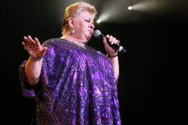 ¡¿Me estás oyendo, inútil?!... Paquita la del Barrio, la mujer que combate al machismo con sus canciones