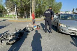 Fue en la intersección de las calles Ramos Arizpe y Felipe Berriozábal en la Zona Centro de Saltillo, donde Juan, de 58 años, sufrió un accidente al intentar incorporarse sin precaución.