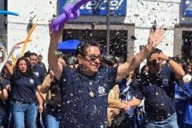 Mario Ballinas Ramos, exdiputado local y exdirigente del PRI en Teopisca, fue asesinado a balazos en su domicilio; una persona fue detenida.