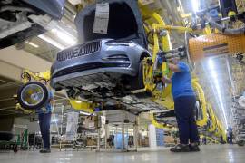 Los fabricantes de automóviles premium Volvo y Jaguar Land Rover y los grupos General Motors y Stellantis, que ensamblan grandes volúmenes de automóviles en México y Canadá, son los más expuestos a la amenaza. FOTO: ESPECIAL.