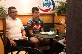 'Chucky' Lozano ya porta la playera del Napoli (video)