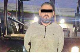 Elementos de Fuerza Civil detuvieron en el municipio de Hidalgo a un hombre señalado por disparar contra un perro y amenazar al propietario del animal, tras una denuncia ciudadana.