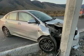 El vehículo se impactó contra el poste de energía eléctrica en el Arco Vial Zapalinamé, tras perder el control.