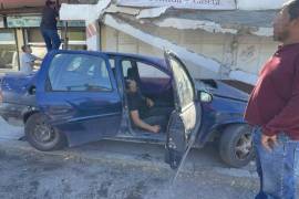 El conductor del Chevrolet fue trasladado al Hospital General con una fractura en la pierna izquierda tras el fuerte choque en Paseo de la Reforma.