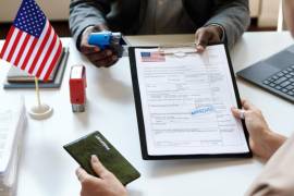 Si es la primera vez solicitando la visa de turista, el solicitante tendrán que someterse a una entrevista con un oficial consular.