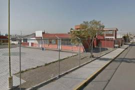 Secretaría de Educación Pública de Puebla retira a directora e intendente de primaria en Puebla por denuncias de presunto espionaje.