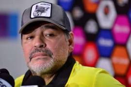 'Maradona estaba secuestrado por su abogado'; exesposa de Diego