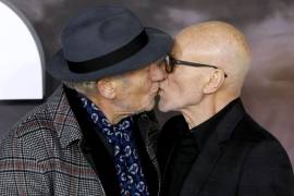 Ian McKellen ‘pide matrimonio’ a Patrick Stewart y se besan en el estreno de ‘Star Trek: Picard’