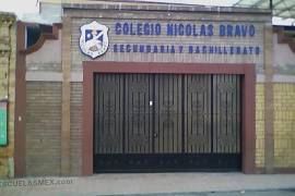 Alumnos participan en la revisión de boca, manos, pies y piel para detectar llagas características del virus.