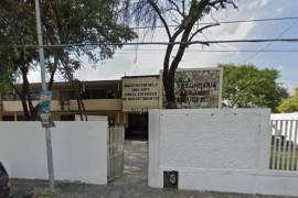 Autoridades de Nuevo León investigan la intoxicación de una menor con cristal dentro de una secundaria de Monterrey.
