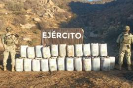 La Sedena localizó más de 40 bidones con precursores químicos enterrados en el ejido Benito Juárez, en Ensenada, como parte de operativos federales realizados entre el 28 y 30 de noviembre