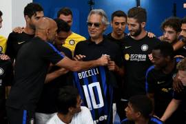 Andrea Bocelli da concierto privado al plantel del Inter de Milan