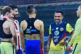 Oribe Peralta es criticado luego de reírse con sus excompañeros del América