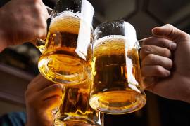 Ante el incremento de calor, los restaurantes, bares y comercios registran llenos totales y se dispara la venta de cerveza para quitar la sed.