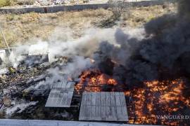 Expertos advierten que la acumulación de vegetación seca y la falta de mantenimiento en terrenos incrementan el riesgo de incendios.