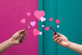Muchas relaciones de amor y amistad tienen su primer paso a través de una app de citas | Foto: Cortesía