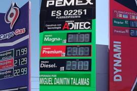 En junio del año pasado, la CREE presentó sus precios más altos, cuyas cifras alcanzaron los 22.11 pesos por litro en el producto regular y hasta los 24.48 pesos el litro de gasolina Premium.