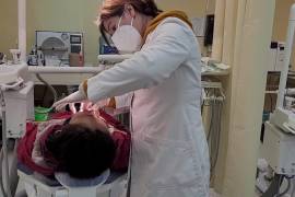 Afirma especialista que la gente acude con el dentista cuando ya no se puede hacer nada por la pieza dental.