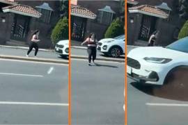 Una mujer de 25 años que corría desorientada en Monterrey, Nuevo León, fue arrollada por un vehículo.