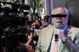 El productor Luis de Llano, fue arrestado y llevado al Centro especializado para adolescentes “San Fernando”, luego de no cumplir con la disculpa pública hacia Sasha Sokol, cantante y actriz mexicana, esto derivado de un proceso civil vigente.