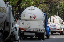 Los autotanques de gas son sometidos a revisiones para verificar sus condiciones mecánicas y de seguridad.