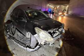 A pesar de lo aparatoso del accidente, el joven resultó ileso y salió por su propio pie.