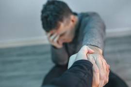 De acuerdo con los primeros informes, el afectado atravesaba por problemas de depresión y ansiedad, lo que habría derivado en el intento de suicidio.